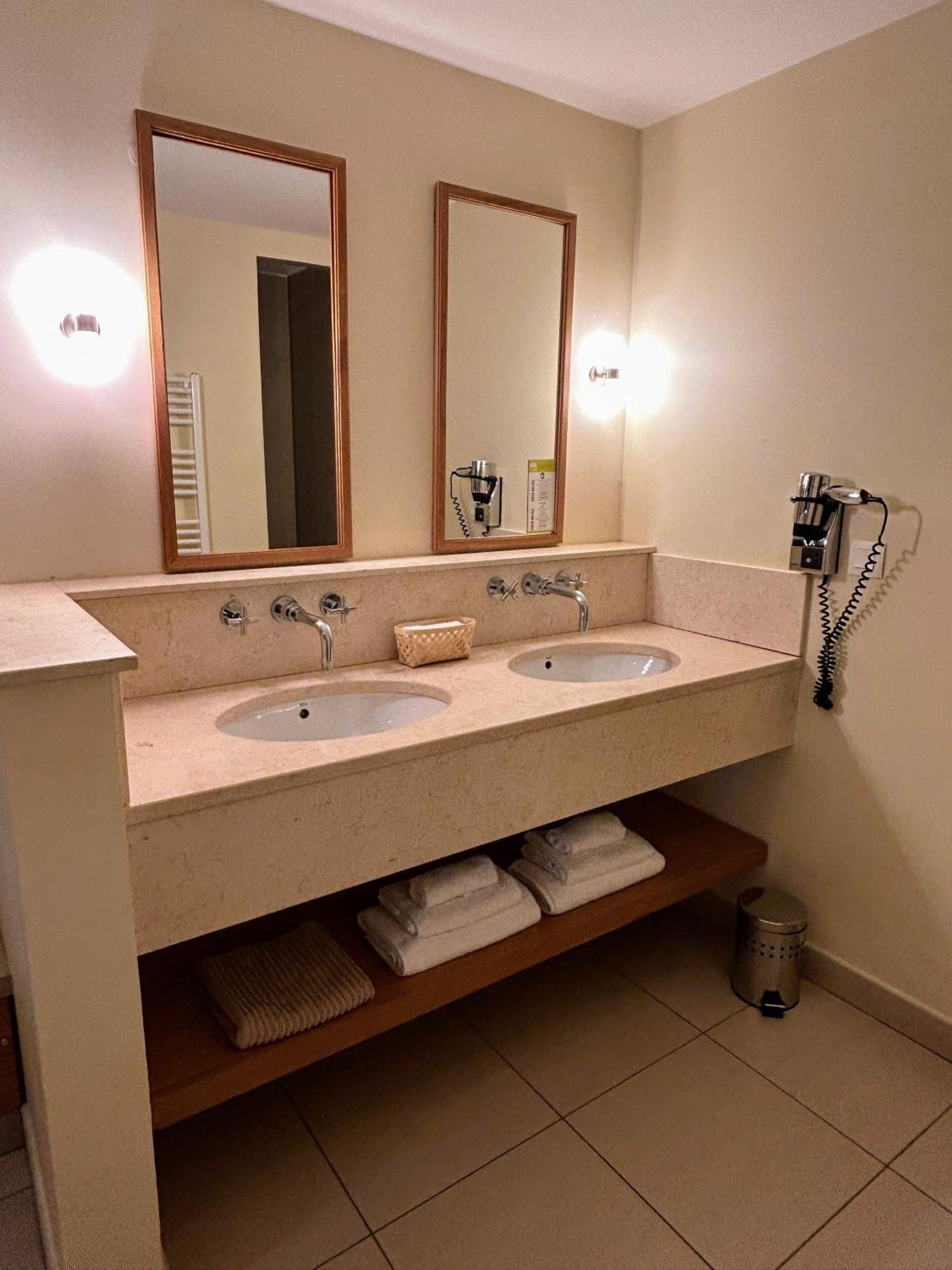 Suite Superieure Domaine Du Golf St Endreol, 1 A 2 Personnes La Motte  Exterior photo