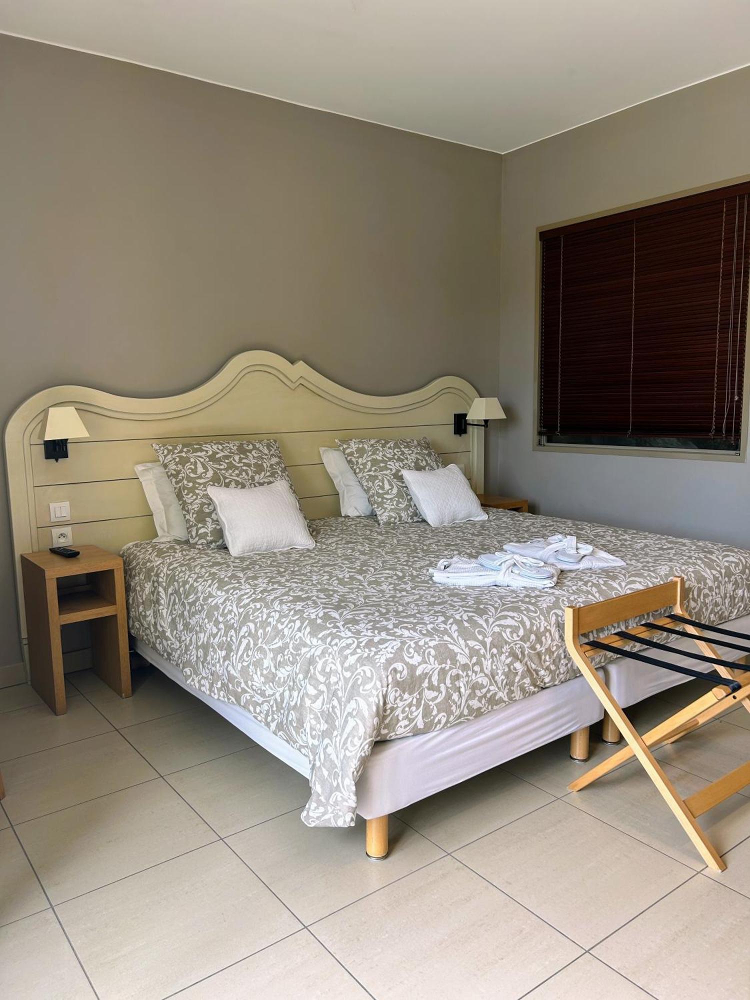 Suite Superieure Domaine Du Golf St Endreol, 1 A 2 Personnes La Motte  Exterior photo