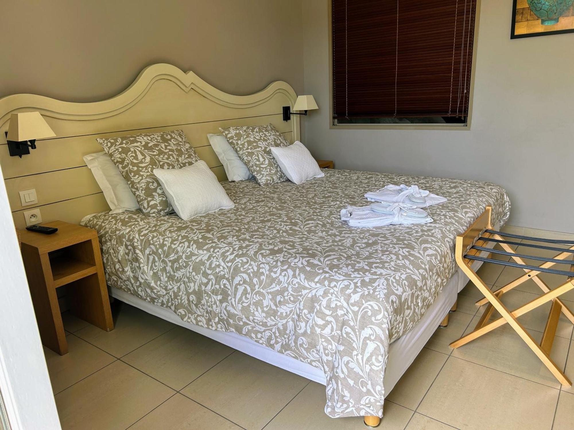 Suite Superieure Domaine Du Golf St Endreol, 1 A 2 Personnes La Motte  Exterior photo
